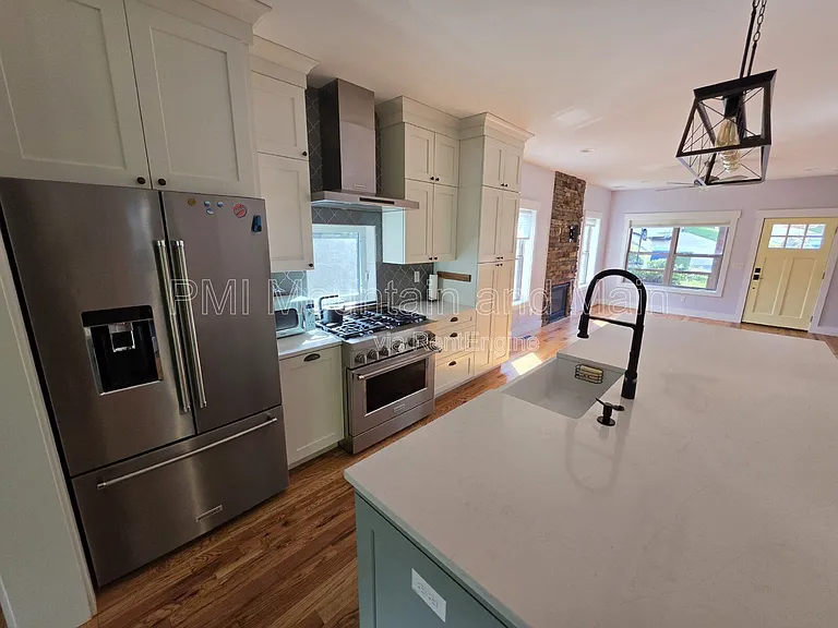 156 Bradley St — Photo 12