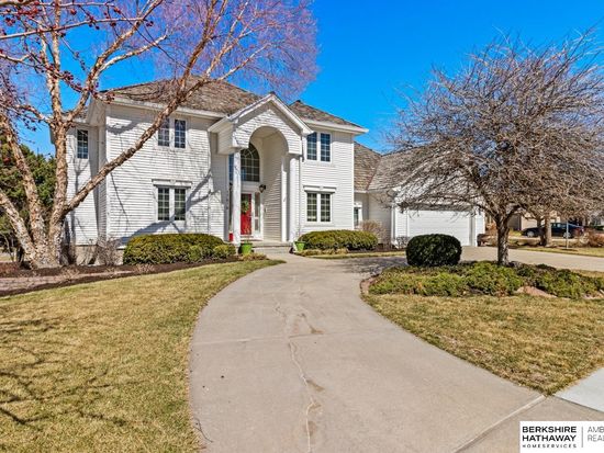 17616 Troon Cir, Omaha, NE 68136