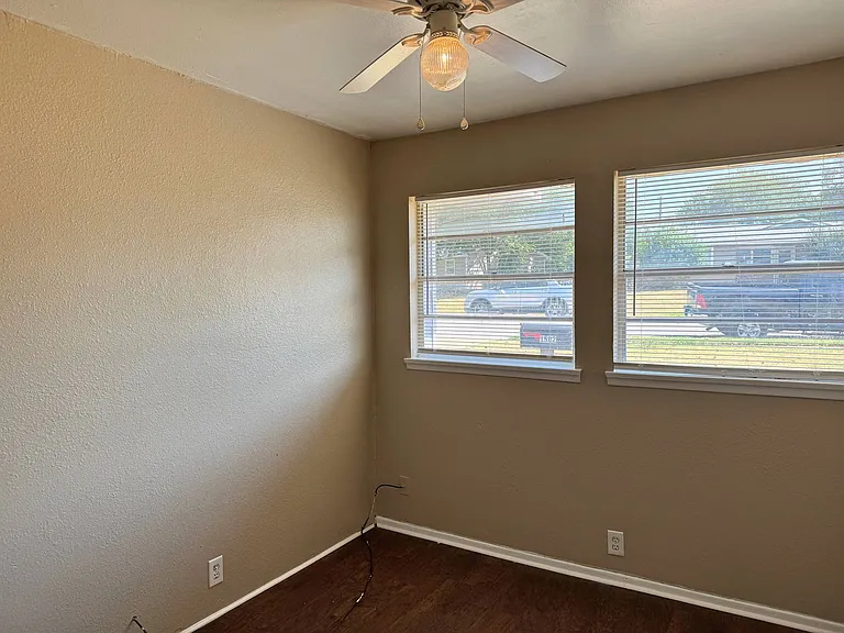 1502 Parkdale Dr — Photo 10