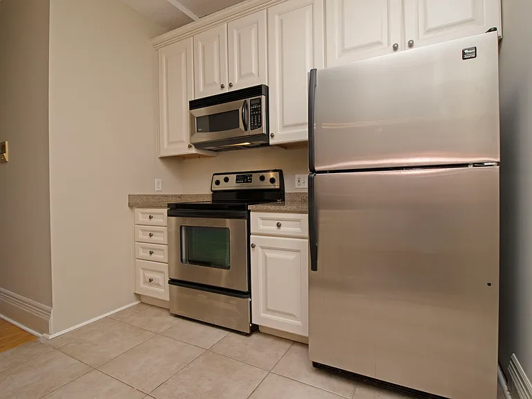 598 Summit Ave #3 — Photo 7