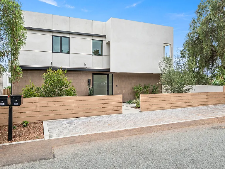 2052 Montgomery Ave — Photo 2