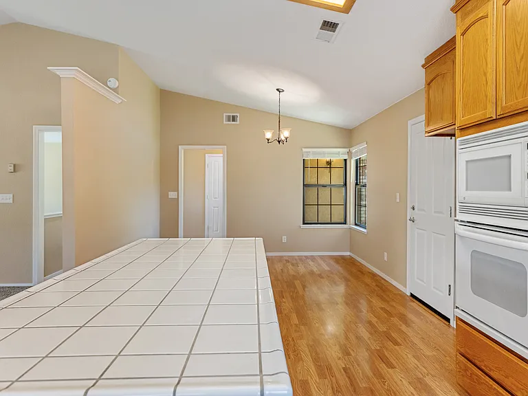 933 Chisholm Trl — Photo 5