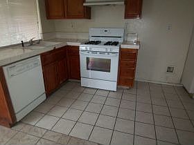 4th image of 15558 Agate Ct