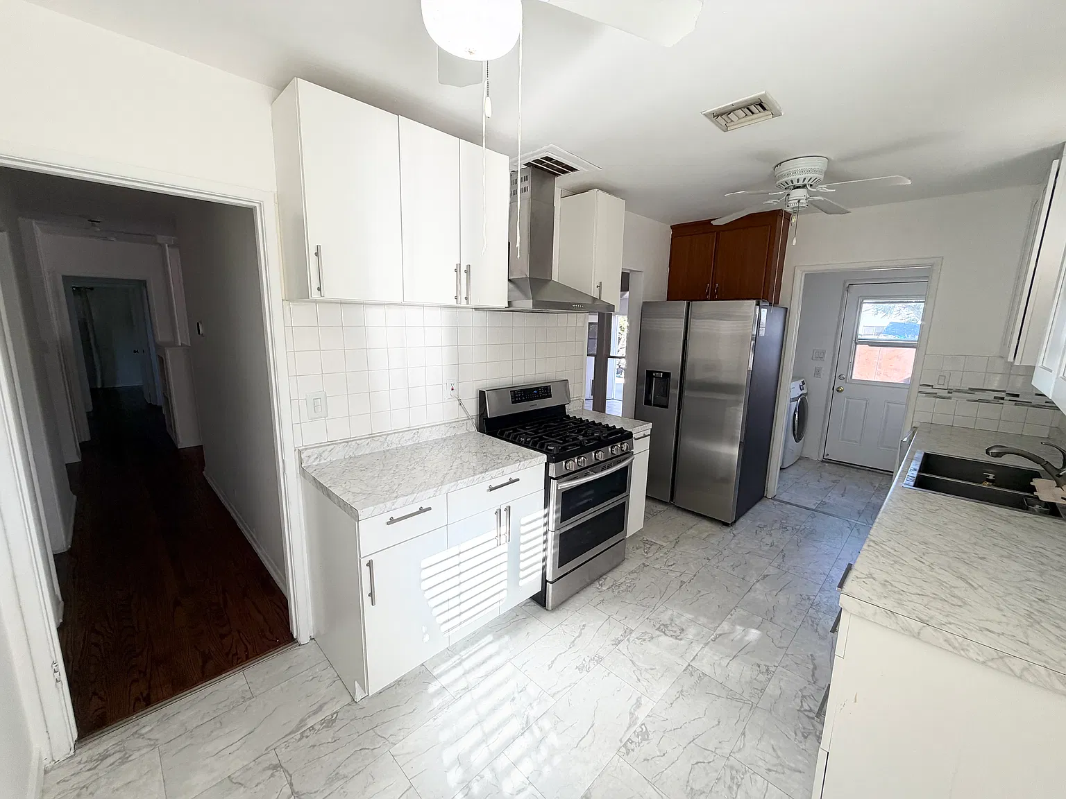 3 bed, 1262 sqft, $3,750 — Photo 3