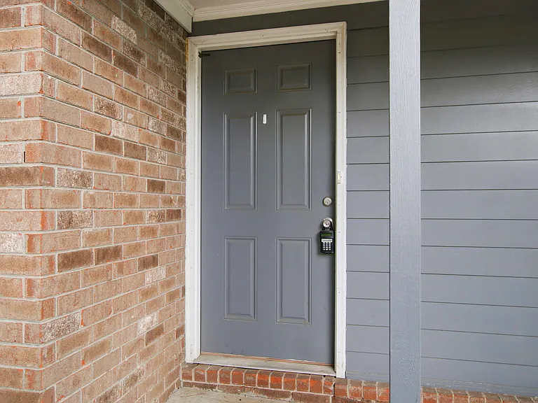 1860 Piper Dr — Photo 3