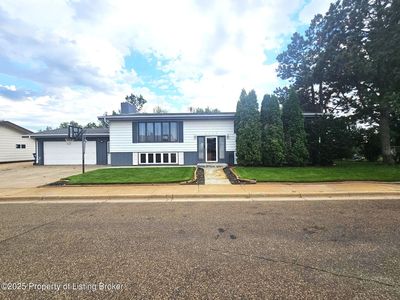 1459 2nd St S, Dickinson, ND, 58601