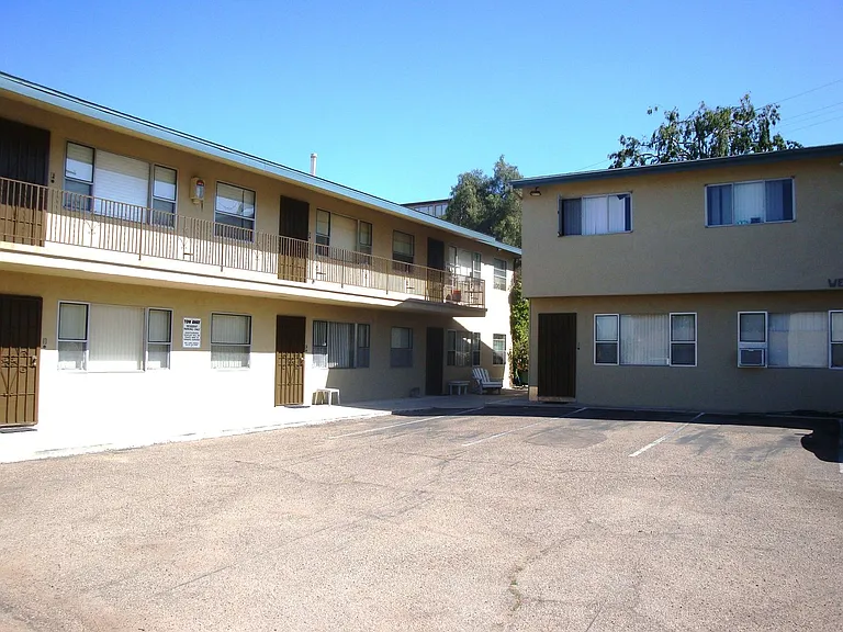 1002 W Palm St — Photo 1