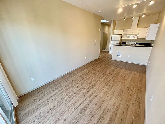 4th image of 1323 Boren Ave APT 608