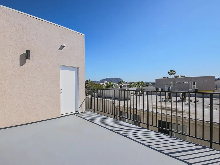Luxury 2026 Townhomes with Massive Bedrooms + Decks with Views — Photo 90