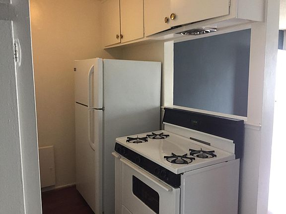Stove & Fridge Open Wall