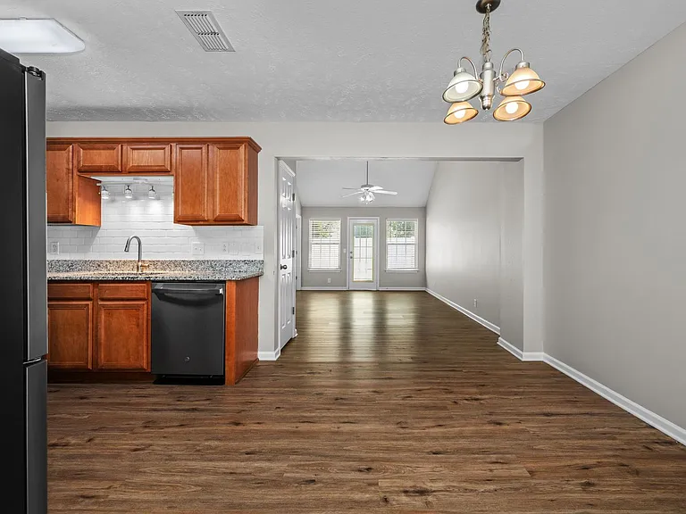 113 Lancaster Gate Pl — Photo 11