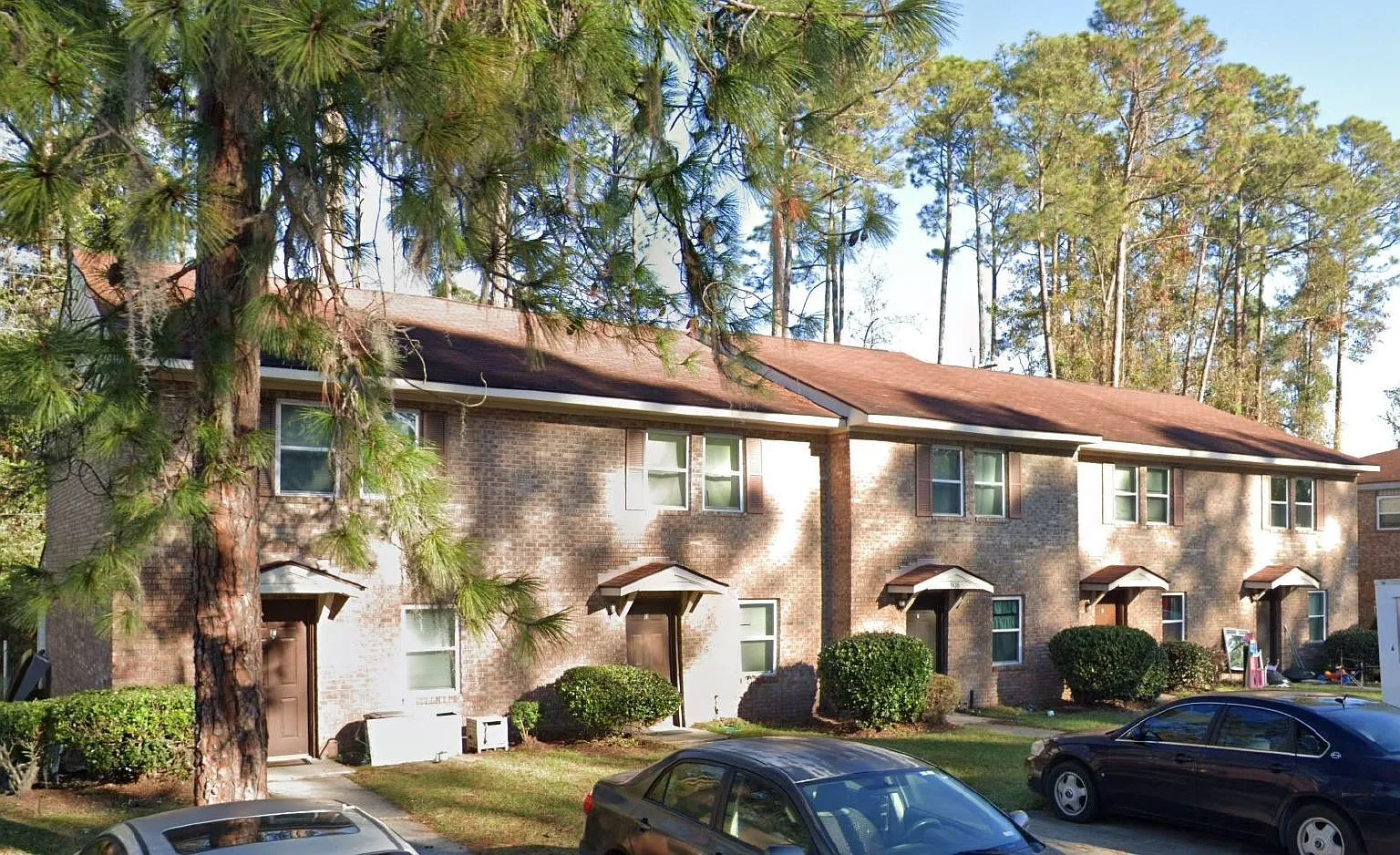 3 bed, 1.5 bath, 1296 sqft, $1,100 — Photo 2