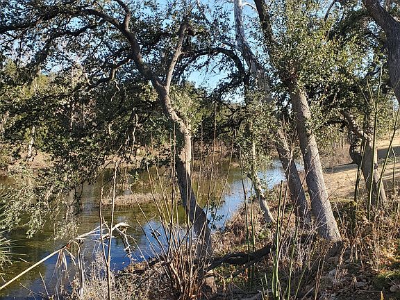 3rd image of 111 Lost Spur