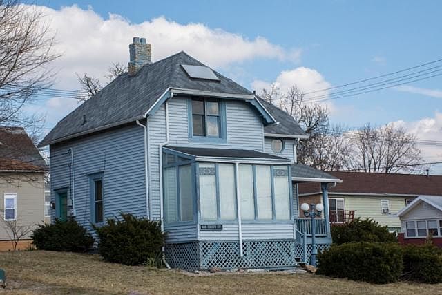 1st image of 402 W Grove St