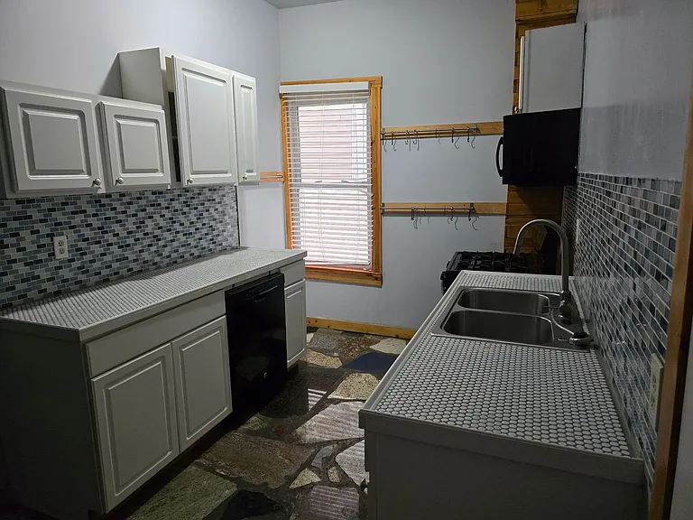 749 Morgan St — Photo 3