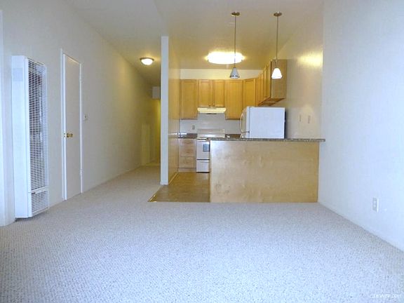 3rd image of 814 14th St APT 2