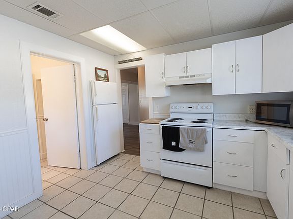 4th image of 224 Maine Ave