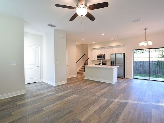5th image of 2857 Mayer St