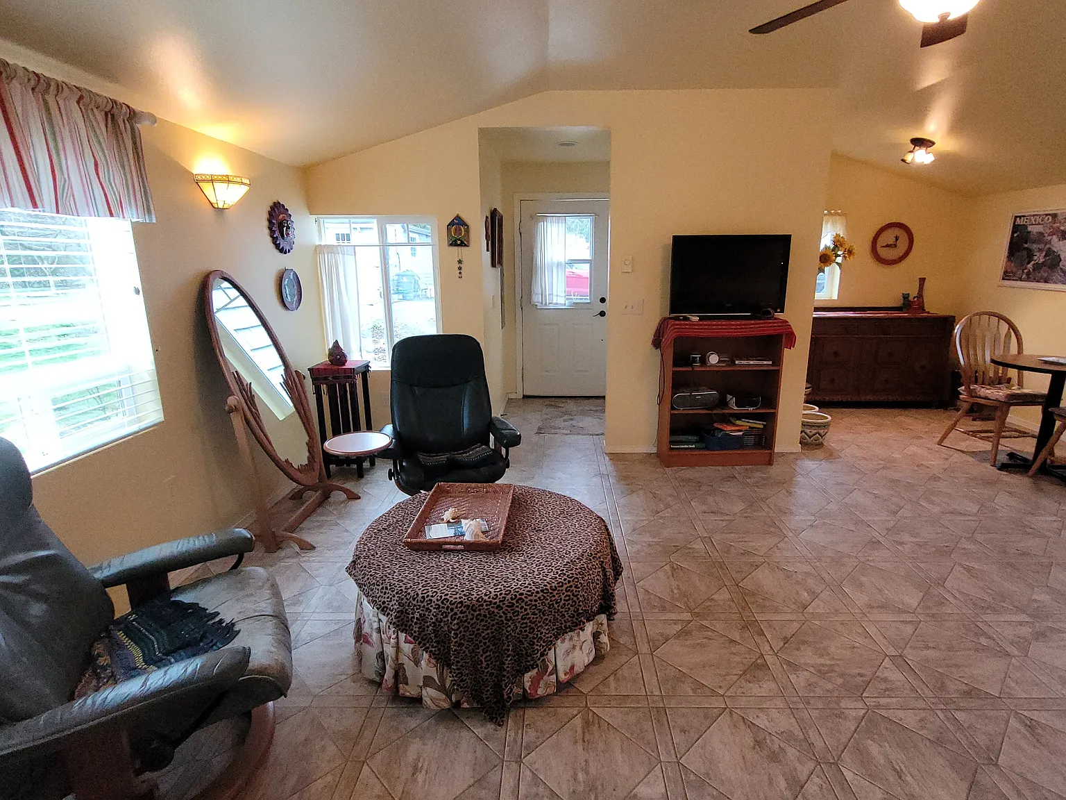 Studio, 480 sqft, $1,375 — Photo 4