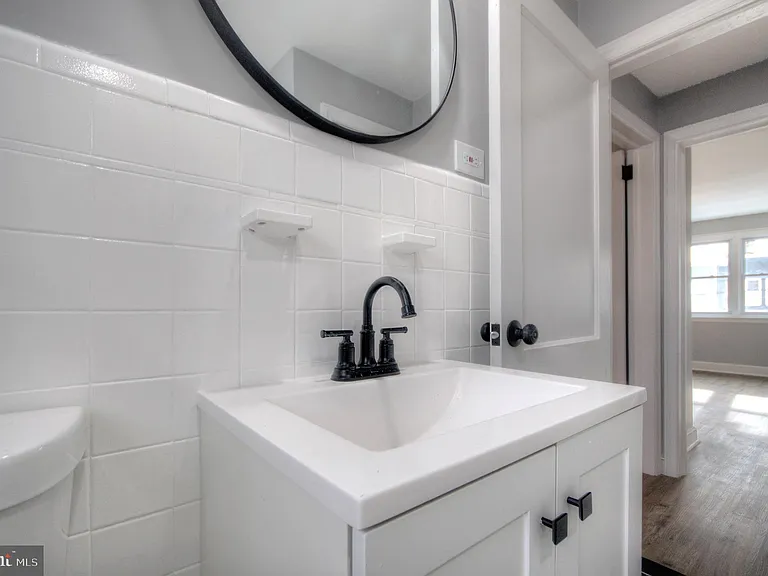 1327 Jackson St — Photo 24