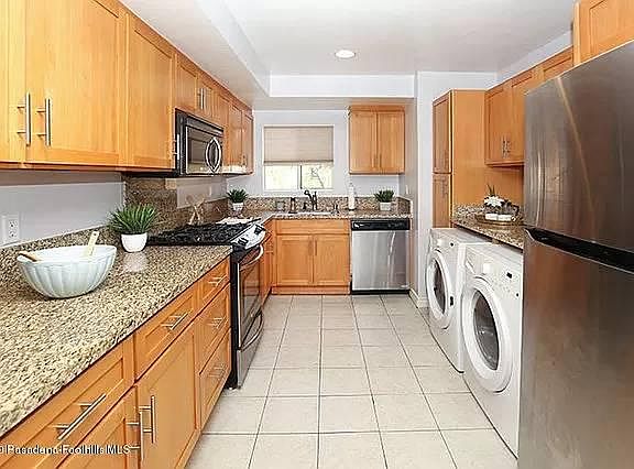3rd image of 1236 N Columbus Ave Unit 26