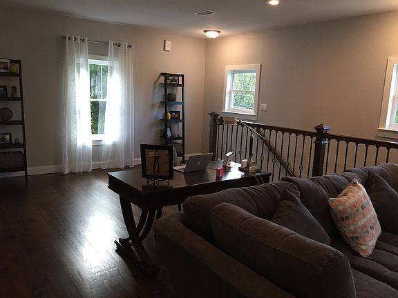 4th image of 611 N Glasgow Dr