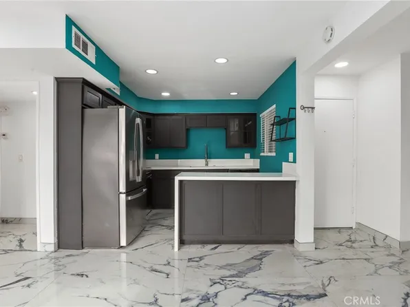 5652 Yolanda Ave APT 7, Tarzana, CA 91356