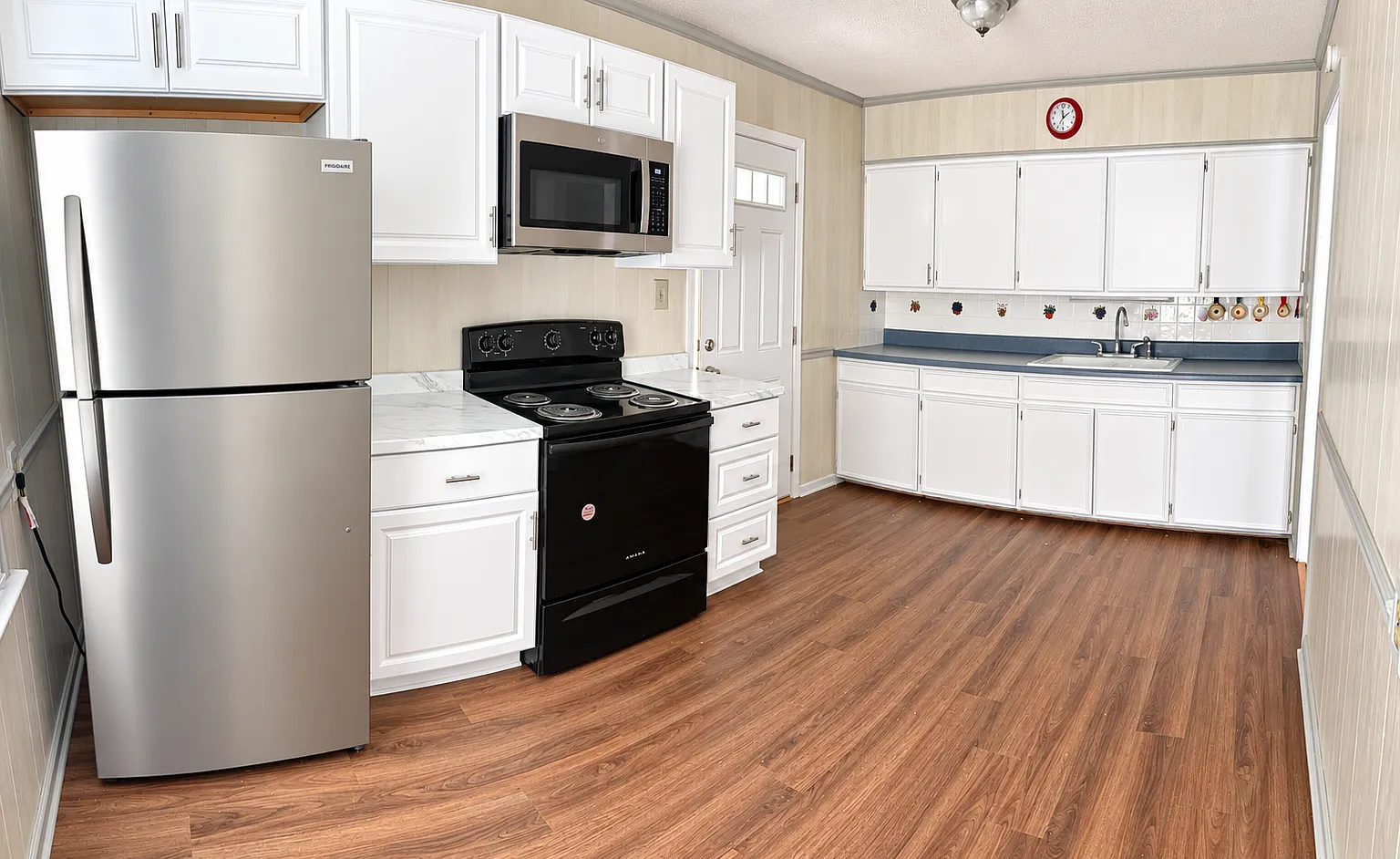2010 Edgewood Drive - 1 — Photo 3