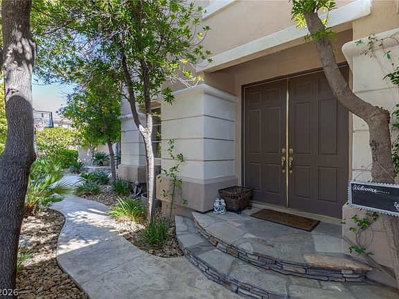 3rd image of 724 Pinnacle Heights Ln