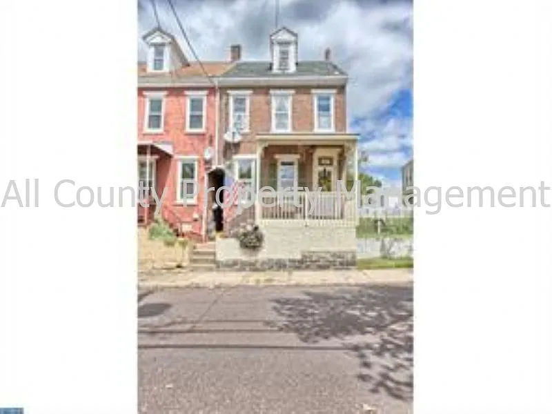 543 Lincoln Ave photo 1