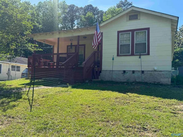 906 Riverview Dr, East Gadsden, AL 35903