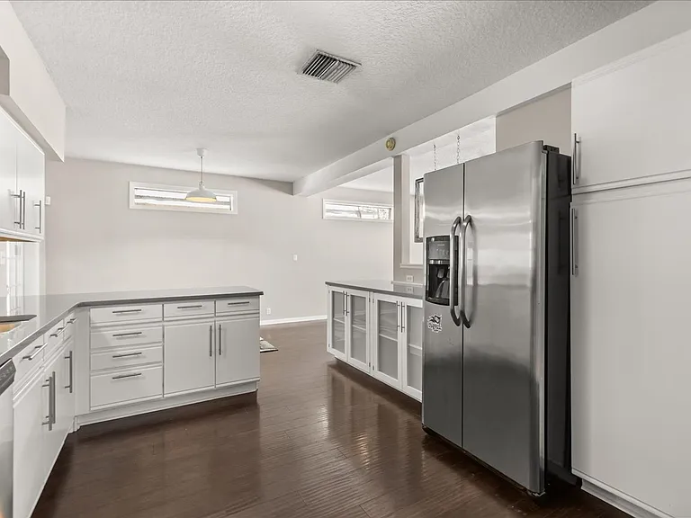 742 N Westmoreland Dr — Photo 20