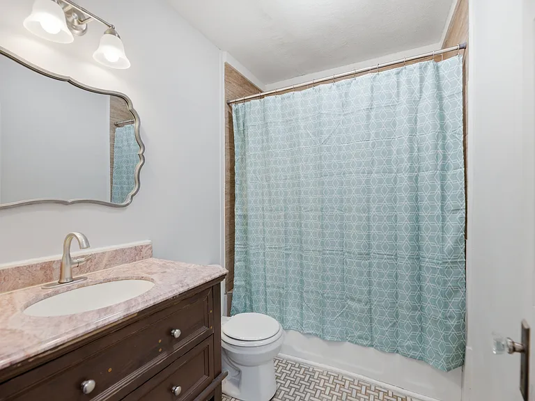 205 N Zenith Ave — Photo 13