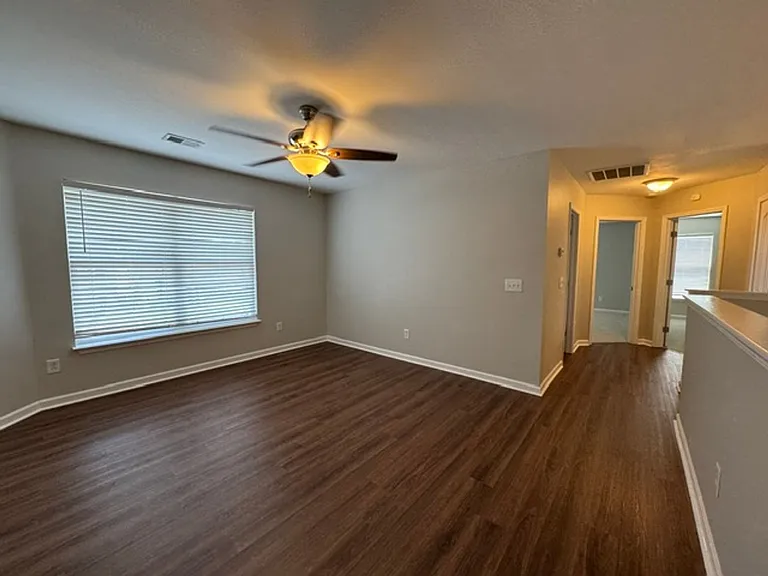 208 Riverdale Rd — Photo 11