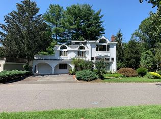 65 Sherrard St, Roslyn Heights, NY 11577