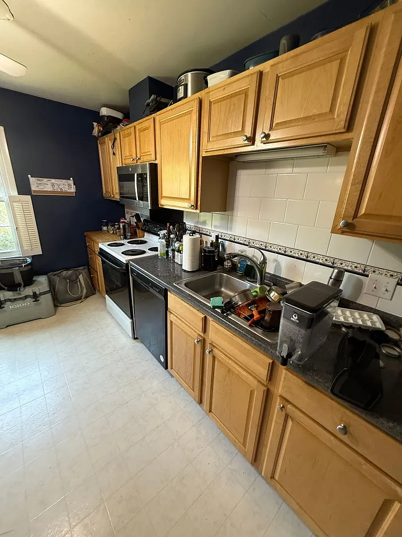 Wellesley - 2804 — Photo 4