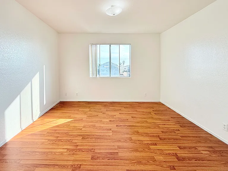 11438 Cedar Ave #0 — Photo 16