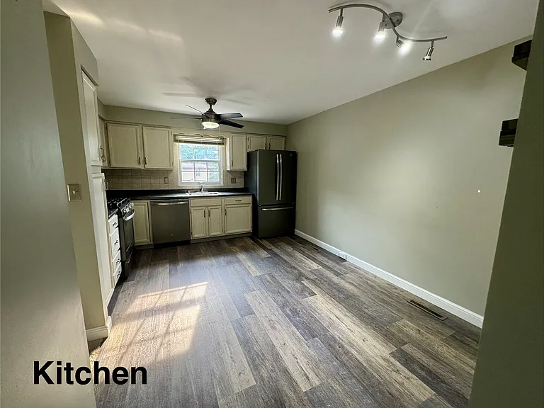 747 Windvue Dr — Photo 3