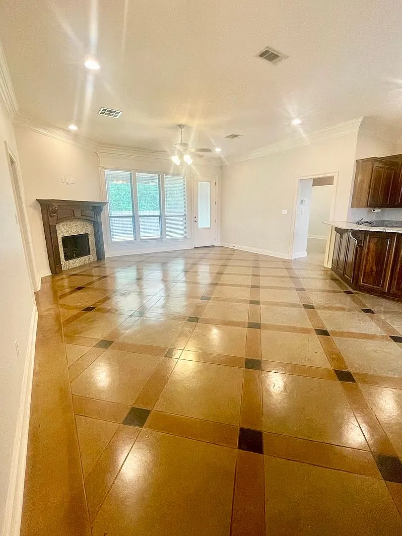 Charming 3 Bedroom 2 Bath home for Rent — Photo 2