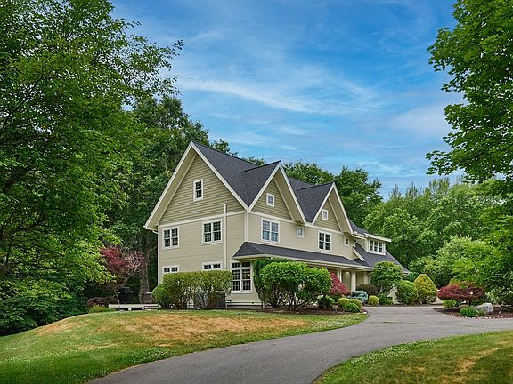 2nd image of 46 Sovereign Way