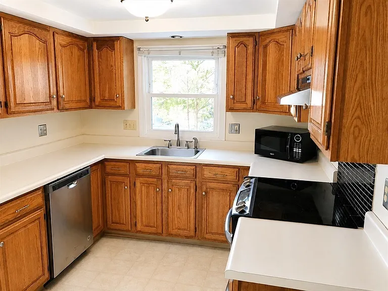 160 Cypress St #160 — Photo 5