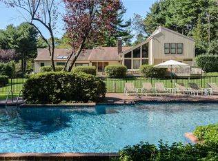 16 Rodeo Cir, Syosset, NY 11791