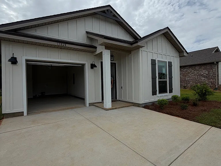 13824 Shea Cir — Photo 1