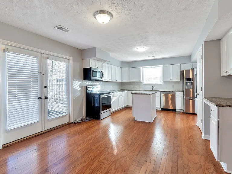 4641 Hampton Chase NE — Photo 5