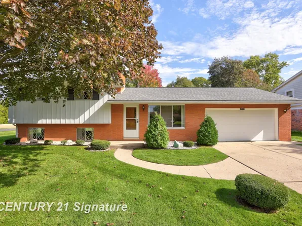 1908 W Packard Dr, Saginaw, MI 48638