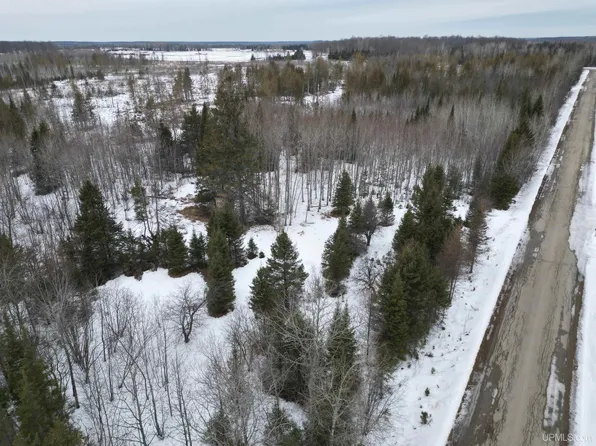 19th Ln, Escanaba, MI 49829