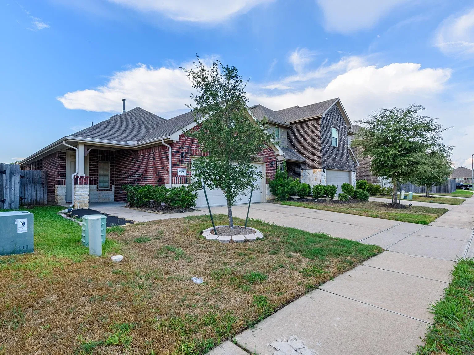 3 bed, 2.0 bath, 1700 sqft, $2,100 — Photo 1