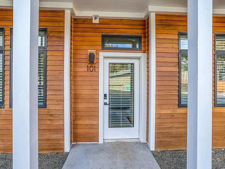Luxury Apartment in Lincoln City! — Photo 13
