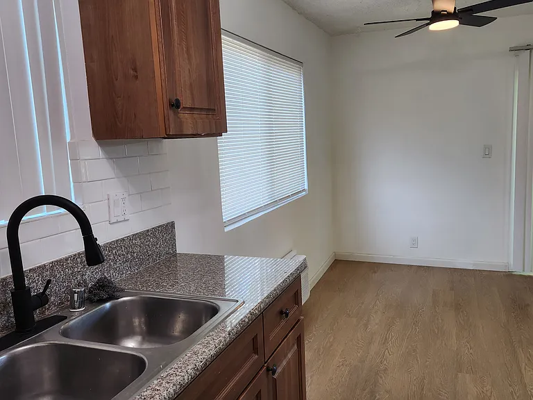 6561 Fulton Ave #14 — Photo 9