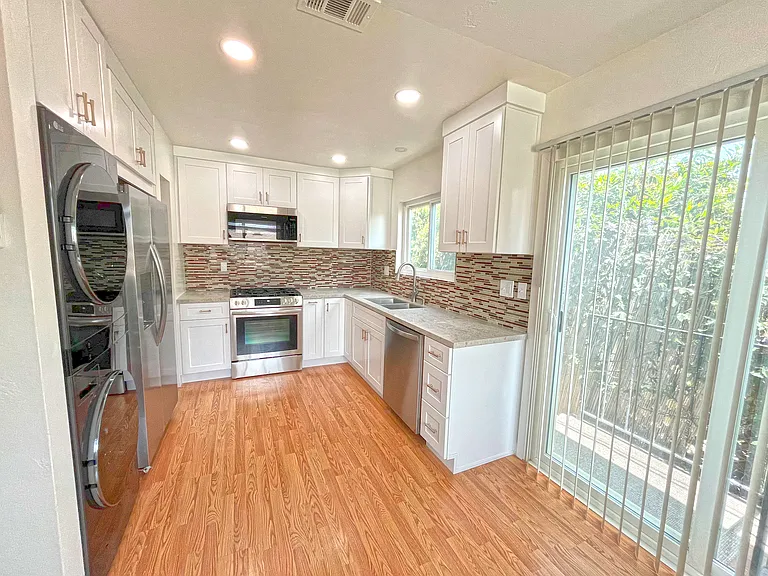3556 Fir St — Photo 4